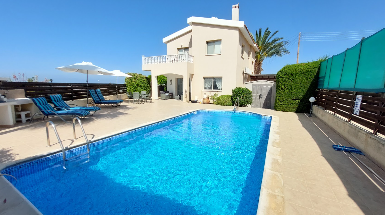 Three-Bedroom Villa with Pool & Garden, Peyia — Peyia, Cyprus